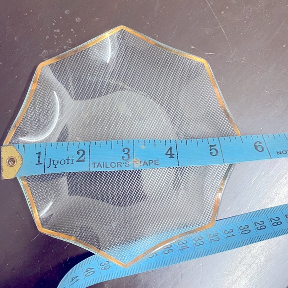 5 plates textured glass set with gold plating on edges adding classy definition - Picture 7 of 7